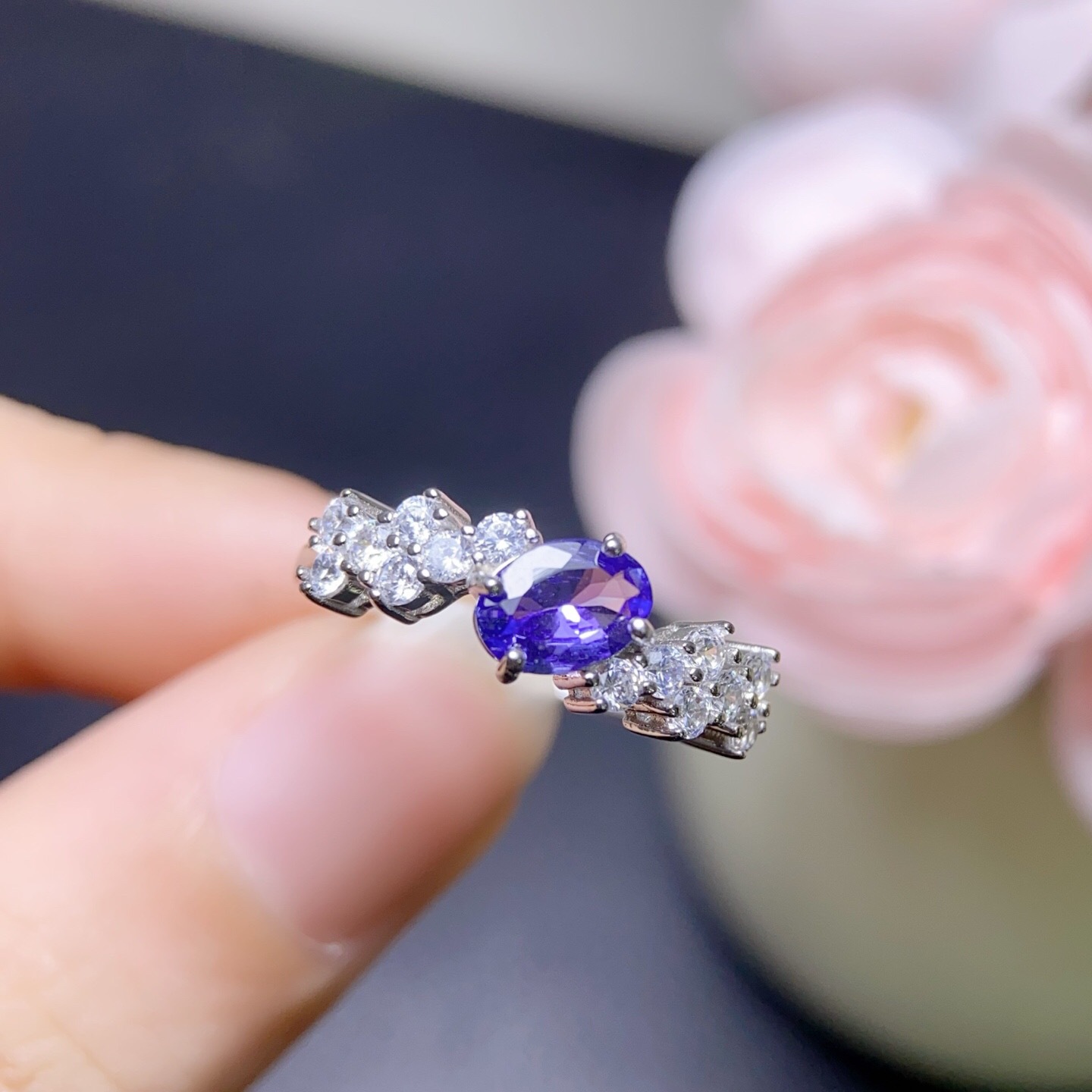 Organic ring with stone