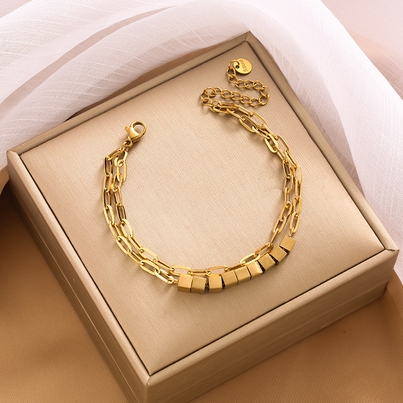 Pulsera de trébol de acero titanium vendedora caliente transfronteriza europea y americana con incrustaciones de concha pulsera colgante pulsera de diseño avanzado sin desvanecimiento al por mayor