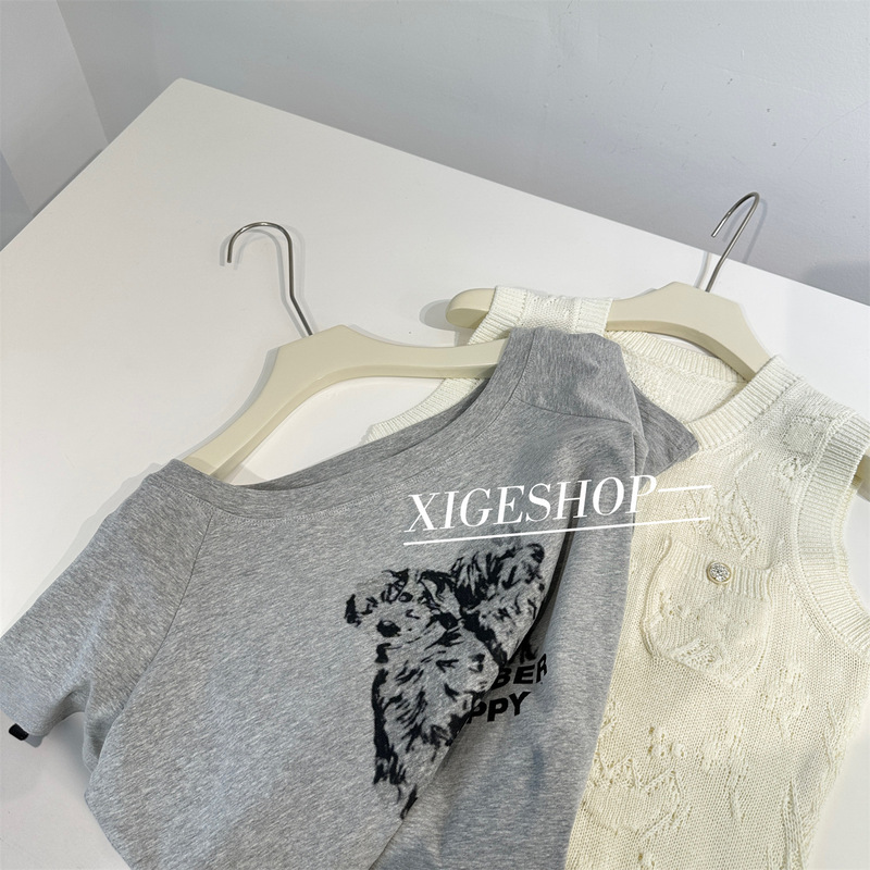 Korean Style Puppy Print One-Line Collar Short-Sleeved T-Shirt for Women to Reduce Age, Casual and Popular Slanted Shoulder Single Off-Shoulder Casual Top Summer