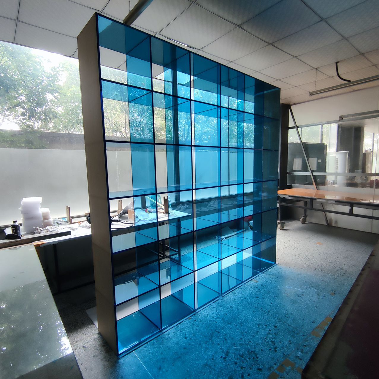 现代简约风蓝色透明亚克力多宝阁大型有机玻璃展示柜家居装饰柜