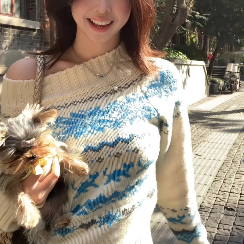 Christmas fair island off-shoulder sweater women's autumn and winter 2025 new atmosphere lazy wind soft waxy sweater top