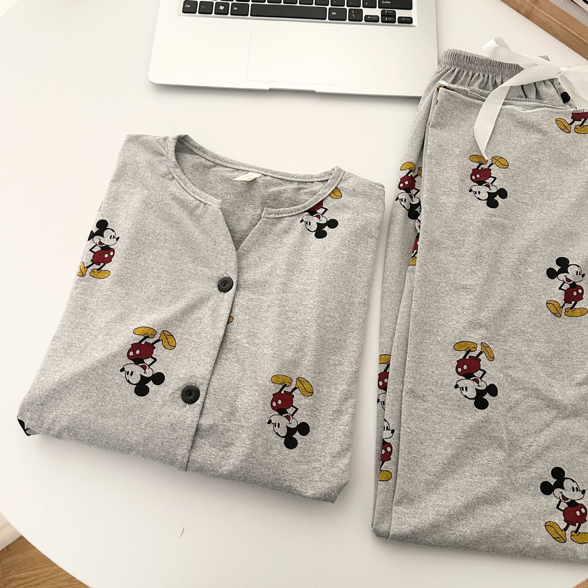 Red famosa nueva imitación de algodón dibujos animados gris Mickey pijamas de primavera y otoño de mujeres pantalones de manga larga sensación de lindo conjunto de ropa para el hogar image 3