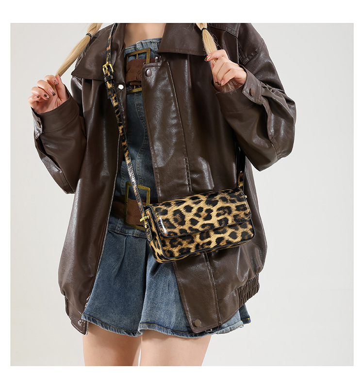The 2024 new Korean-style fashionable leopard print individual women's single-shoulder crossbody underarm bag is now available. This year, simplicity is in vogue undefined