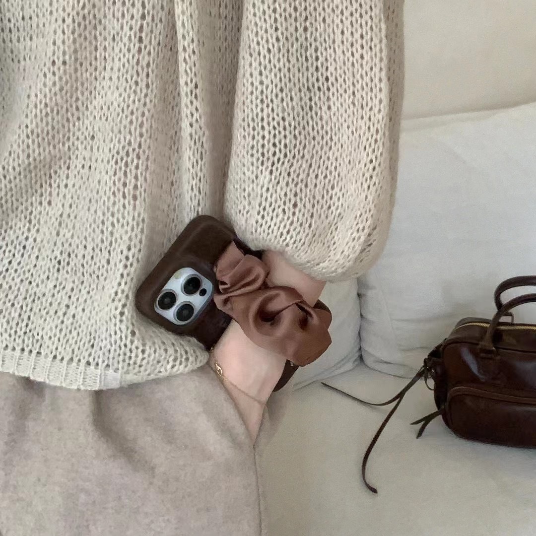 Pulsera simple de bufanda de cuero de color sólido para iphone14 Apple 16PROAX funda para teléfono móvil 15P mujer 13 nuevo