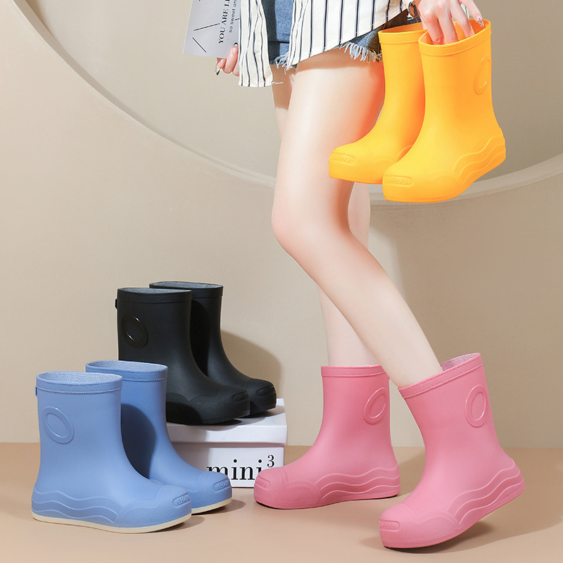 クロスボーダー貿易ファッションレインブーツ女性用ミッドチューブ防水ウォーターシューズ暖かい滑り止め大人のフラットヒールレディースレインブーツラバーシューズ|undefined