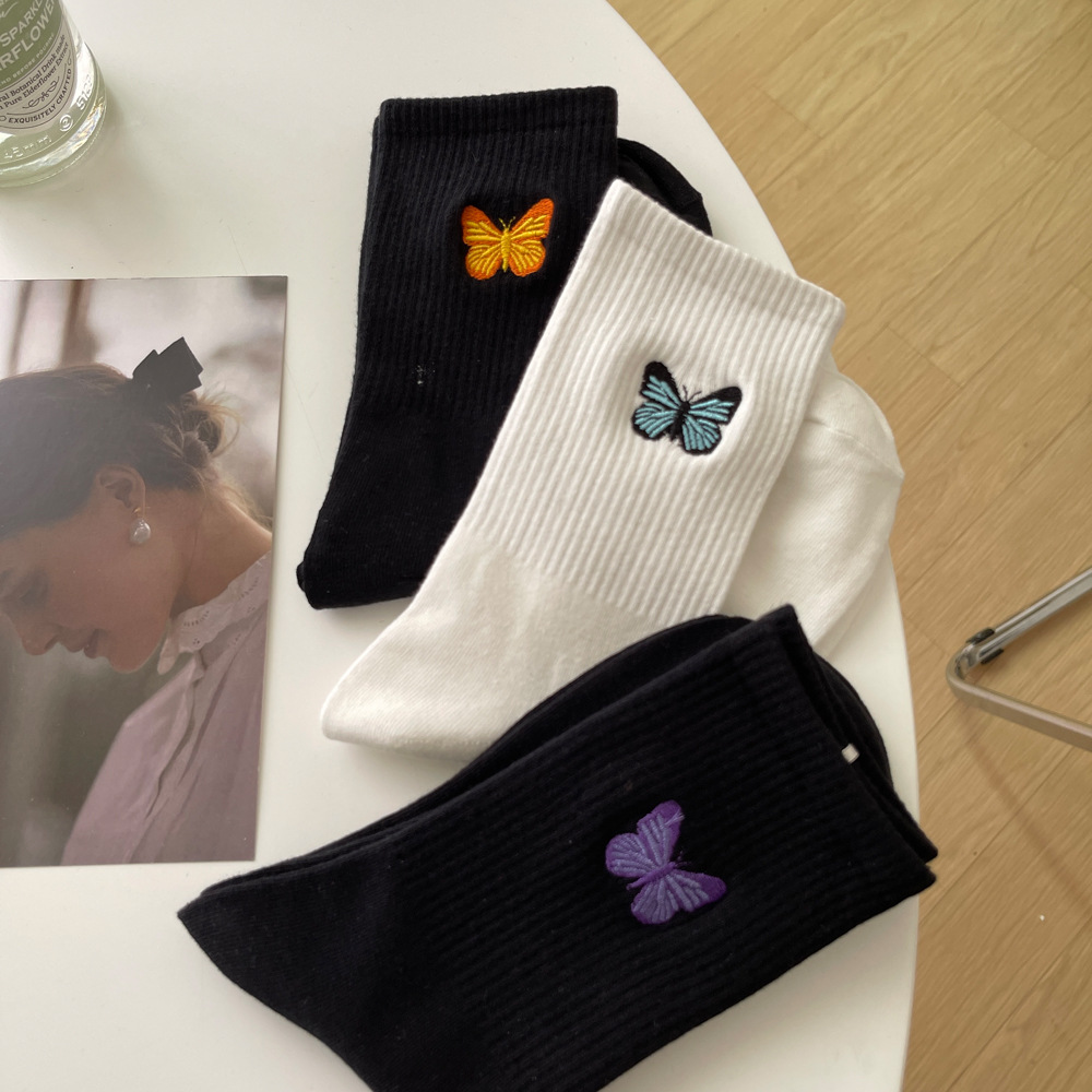 Women's Casual Butterfly Cotton Crew Socks A Pair display picture 4