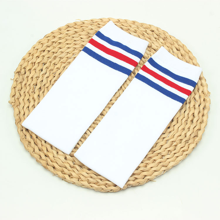 Blue and red bars in white bottoms