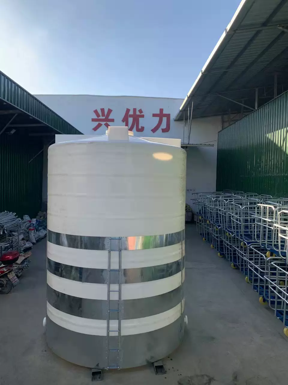 塑料水塔5吨储水罐10吨大型滾塑容器 立式塑胶水塔可焊接法兰