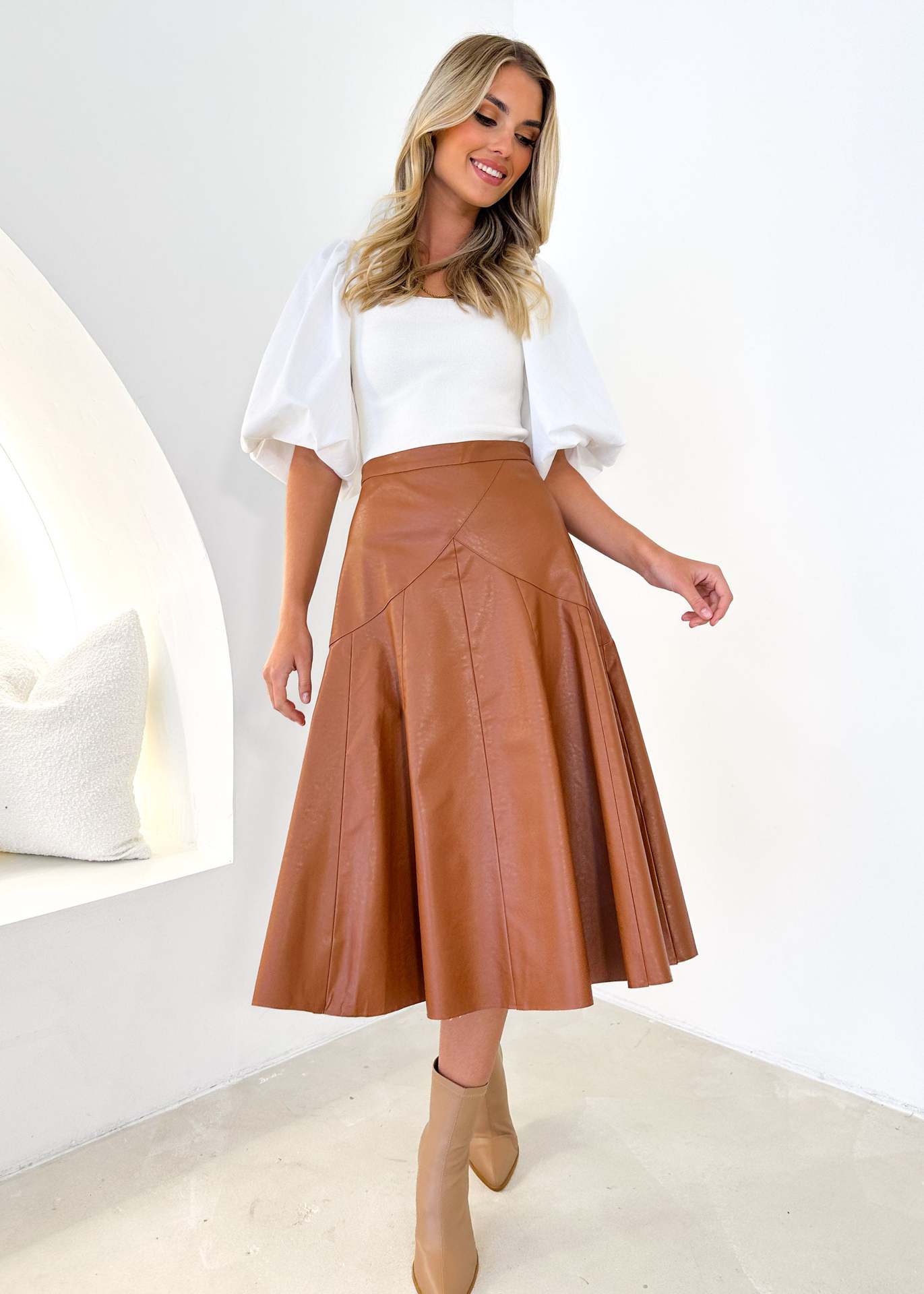 Autumn Fashion Solid Color Pu Polyester Midi Dress Skirts display picture 5