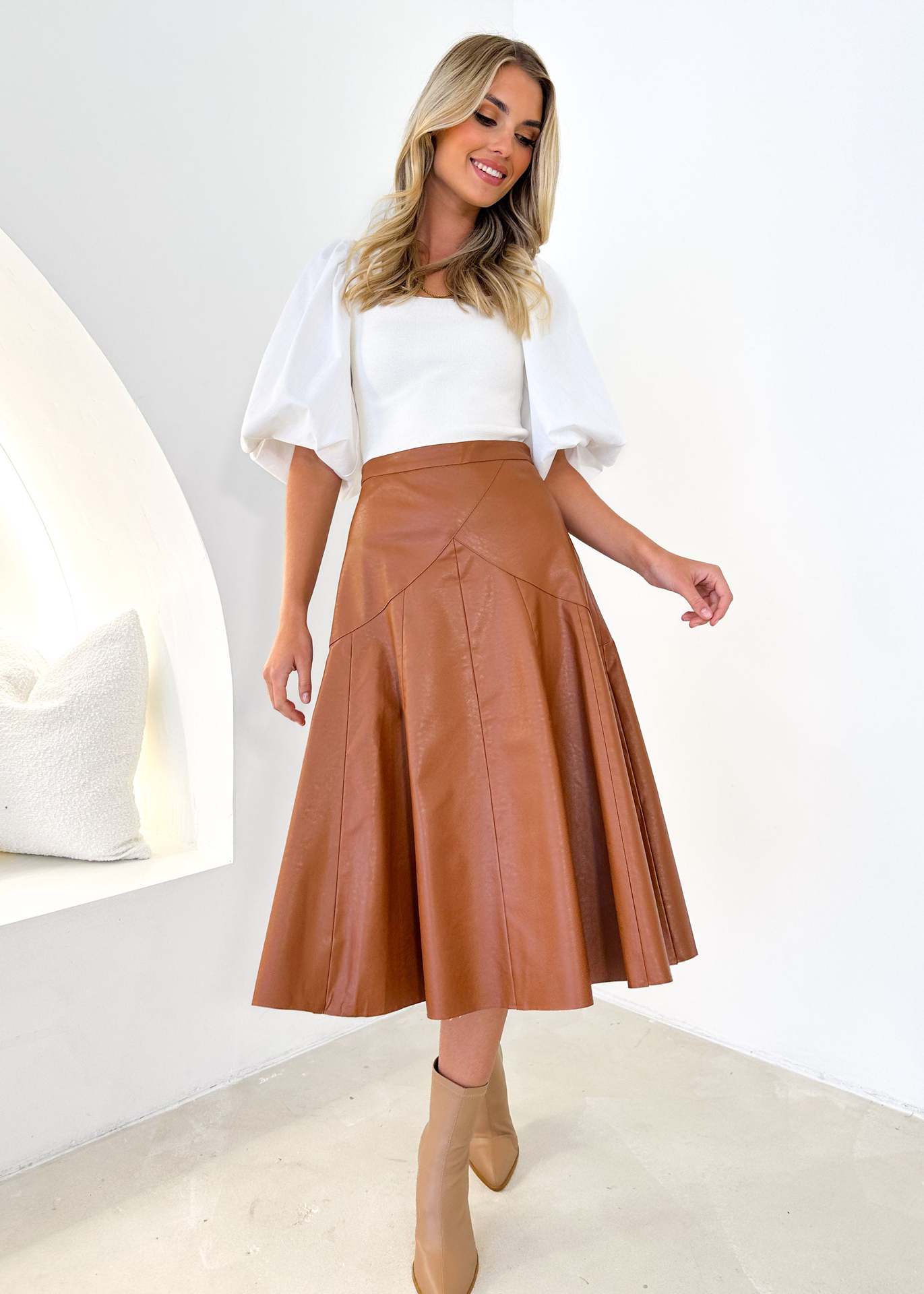 New European and American Style High Waisted Mid Length Pleated Skirt for Women in Spring 2024_voghion.com