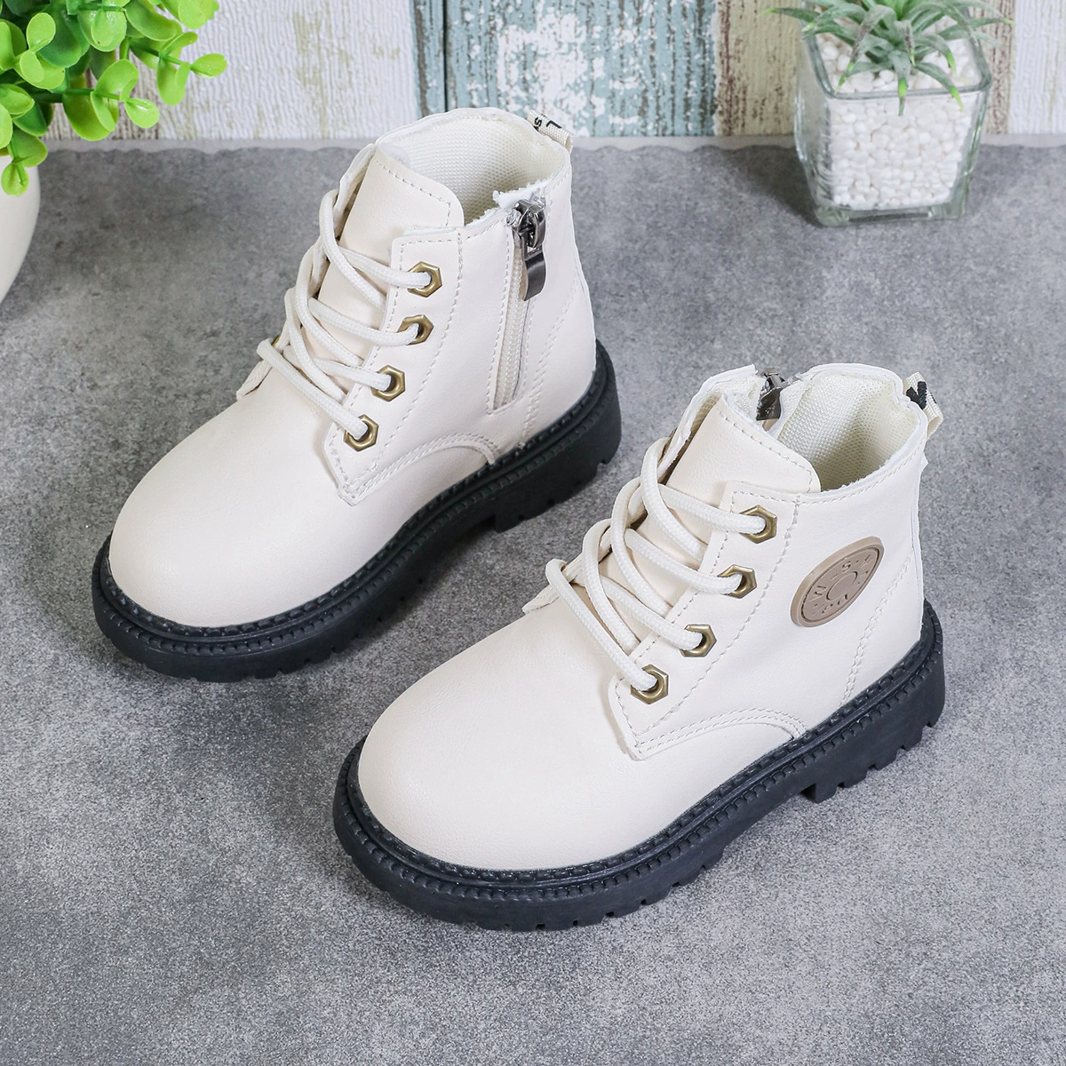 Martens non‑slip breathable boots, unisex kids and youth, white/black, lightweight 0.5 kg