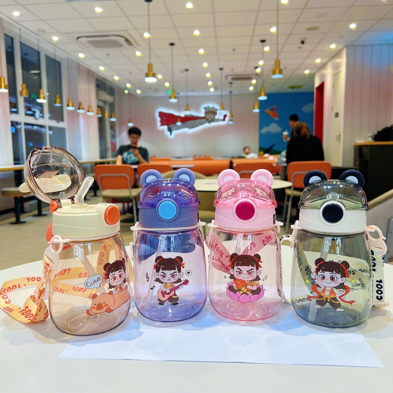 子供用の新しいストローカップ、ポータブルでかわいい、男の子と女の子向けの超かわいい、見栄えの良い夏用ウォーターボトル|undefined