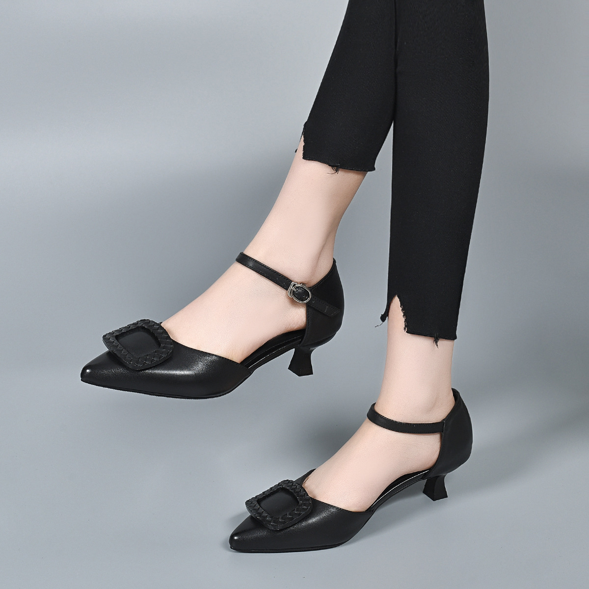 Sandal cao gót nữ da thật quai đơn khoét lỗ mũi kín — Màu đen chi tiết 10