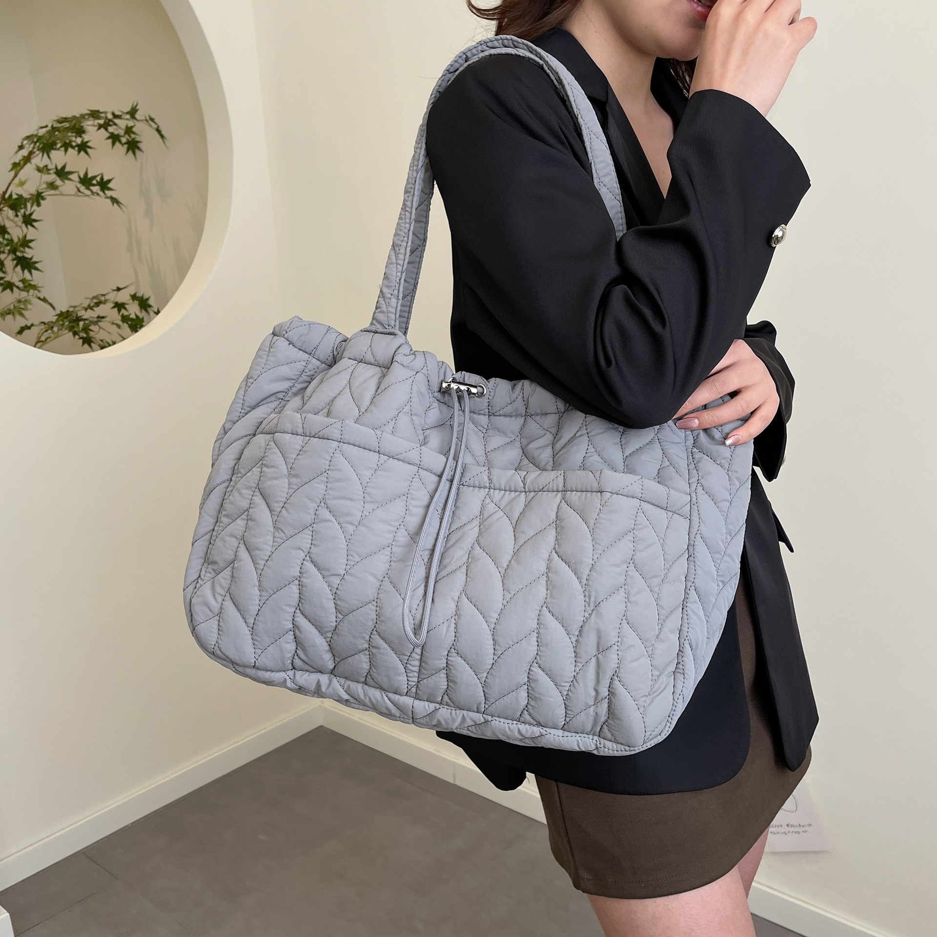 Women's Large Capacity Lightweight Pleated Nylon Underarm Bag, Casual Versatile Zipper Shoulder Bag For Commuting - Thumbnail 2