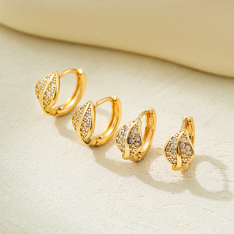 Aretes de moda europeos y estadounidenses, aretes de estilo de moda de alta calidad, aretes de hoja de diamantes de lujo para mujeres.