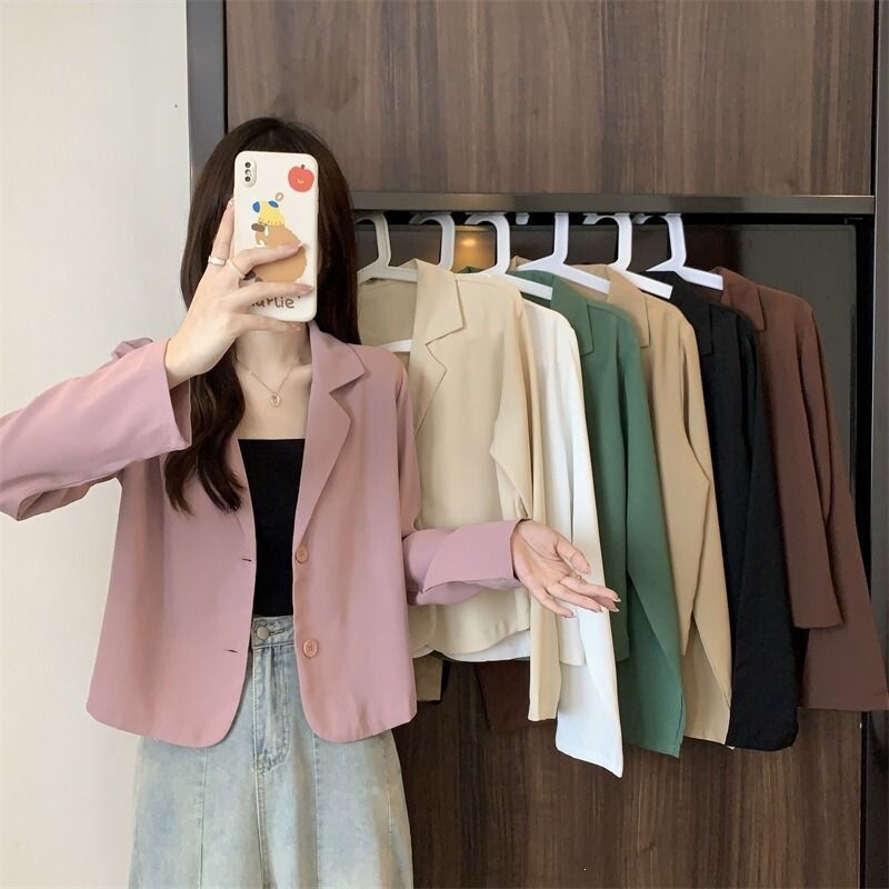 Korean-style women's blazer, niche fashion, stylish lapel design, new short-length top for spring