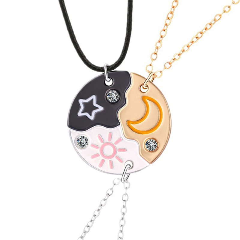 国境を越えた売れ筋の星と月の3人用チェーンハイエンドデザイン合金オイルドリップスプライシングラウンドスプライシングペンダントネックレス|undefined
