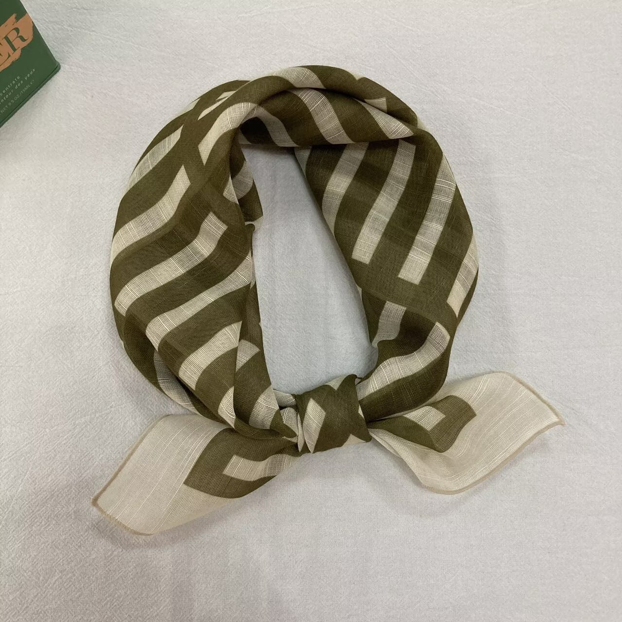 녹색 줄무늬 13개