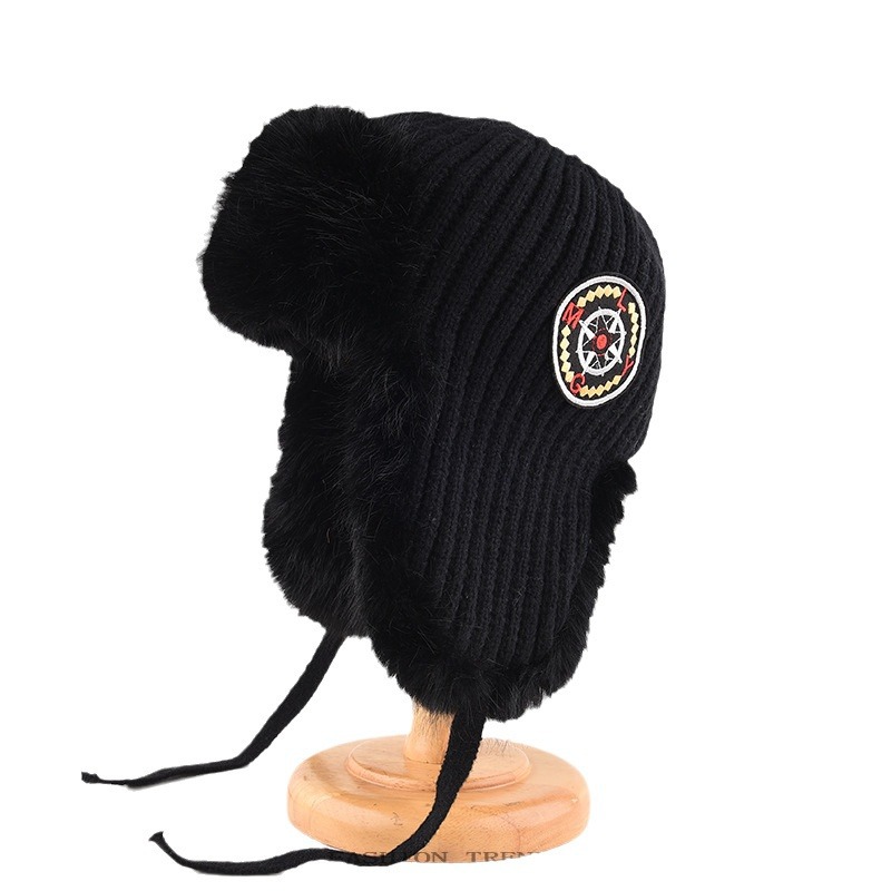 Gorro de punto para mujer en invierno con protección para los oídos de terciopelo grueso. El gorro Lei Feng imita el pelo de conejo y está hecho_voghion.com
