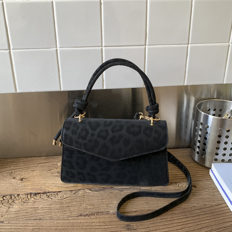 Retro fashionable elegant one-shoulder bag