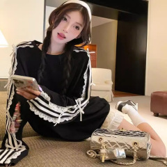 藏青色蕾丝拼接圆领卫衣长袖T恤女2025春秋设计感韩系中长款上衣