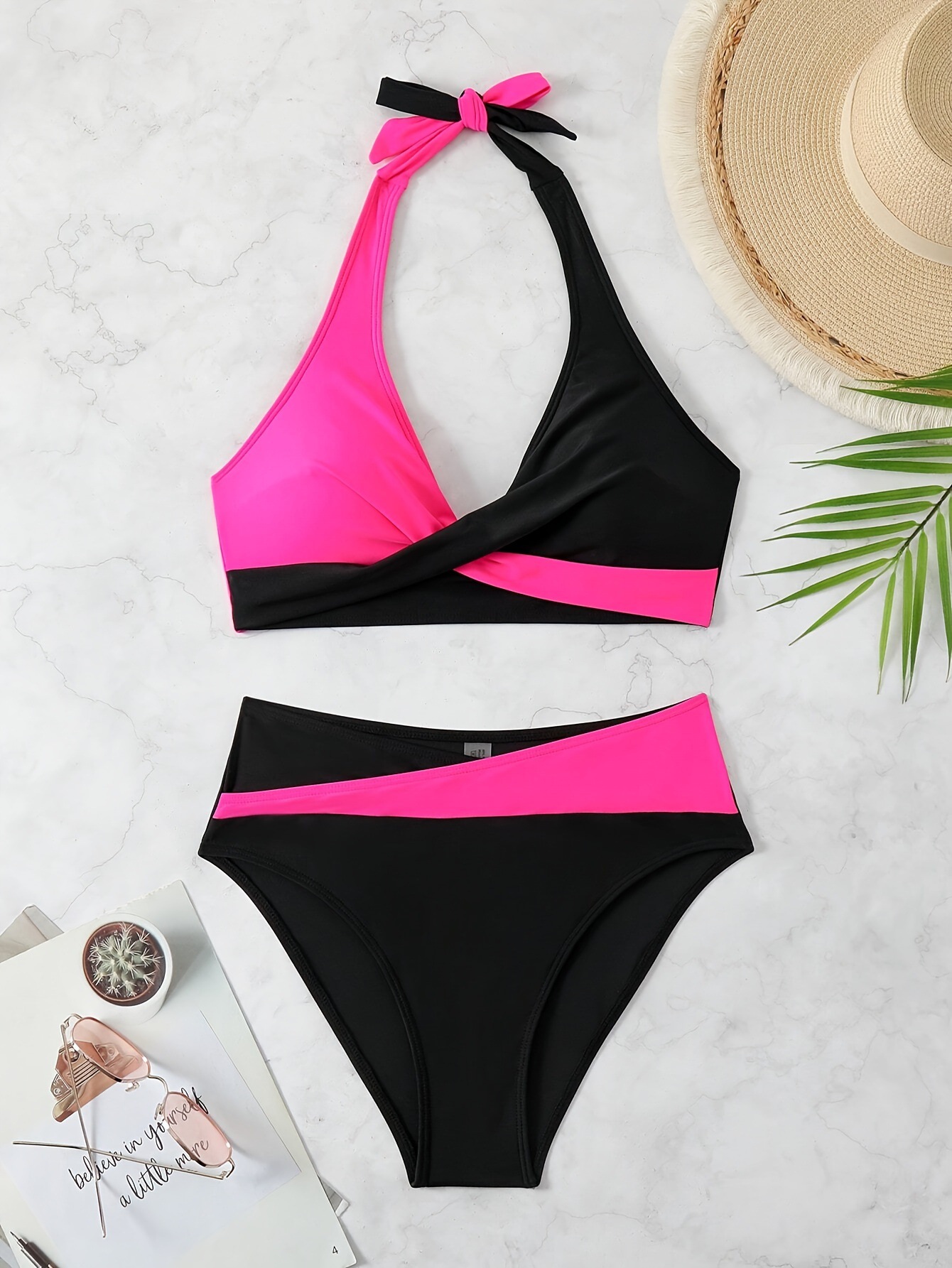 Qianmo 2026, nuevo conjunto de bikini de dos piezas con estampado de estilo europeo y americano, traje de baño sexy con bloques de color para mujer, disponible en sitios web independientes transfronterizos.