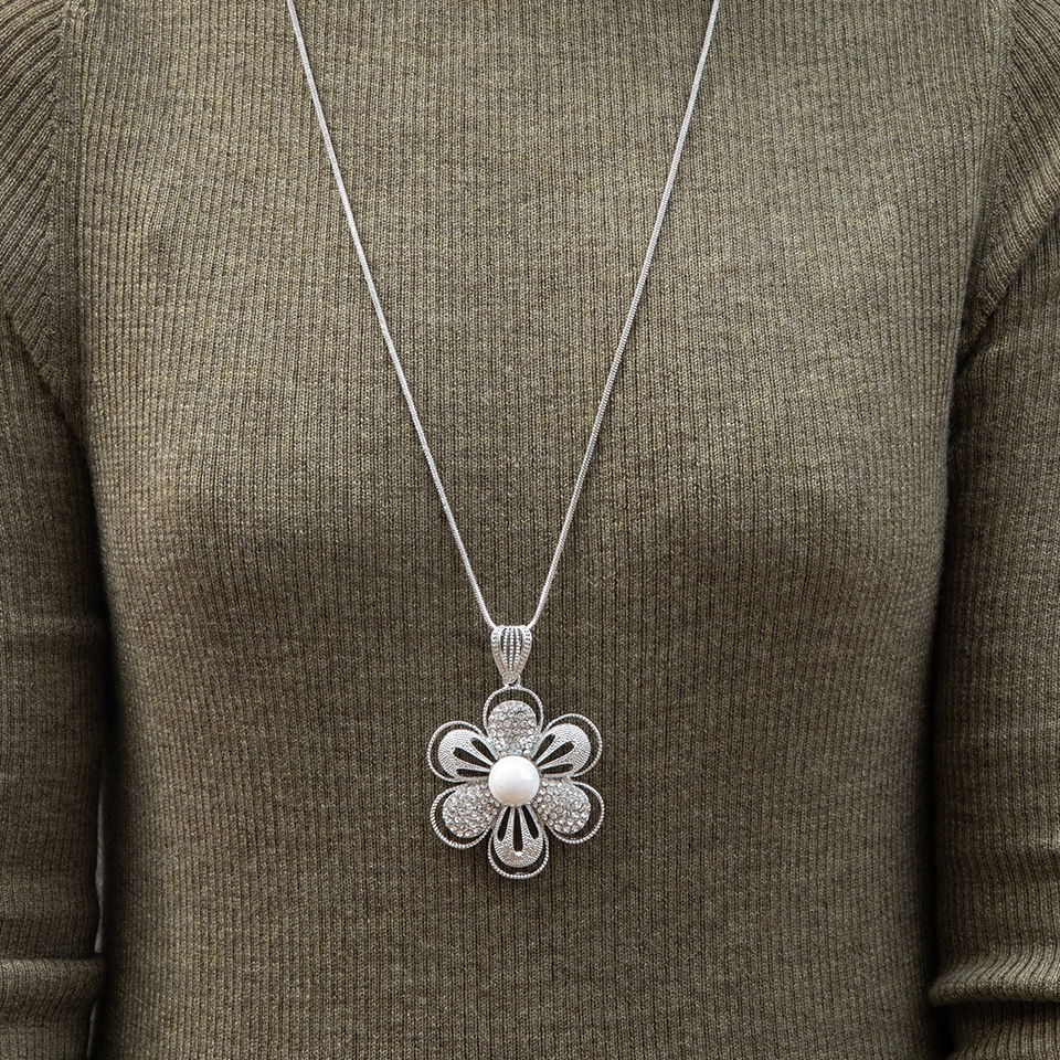 simple diamond flower long pendant necklace