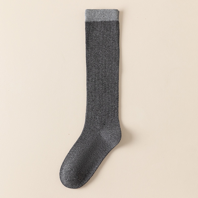 Dark gray socks and light gray socks / One size fits all