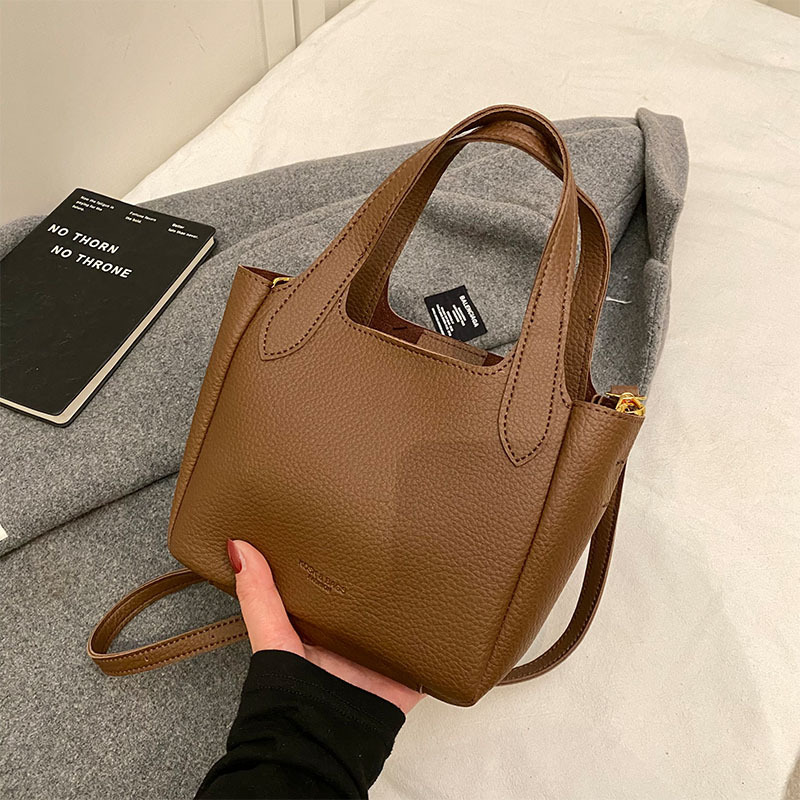 韓国イントレンドファッションバケットバッグ女性のための 2024 冬シンプルな多用途ショルダーバッグハイエンドカジュアルレディースバッグ|undefined