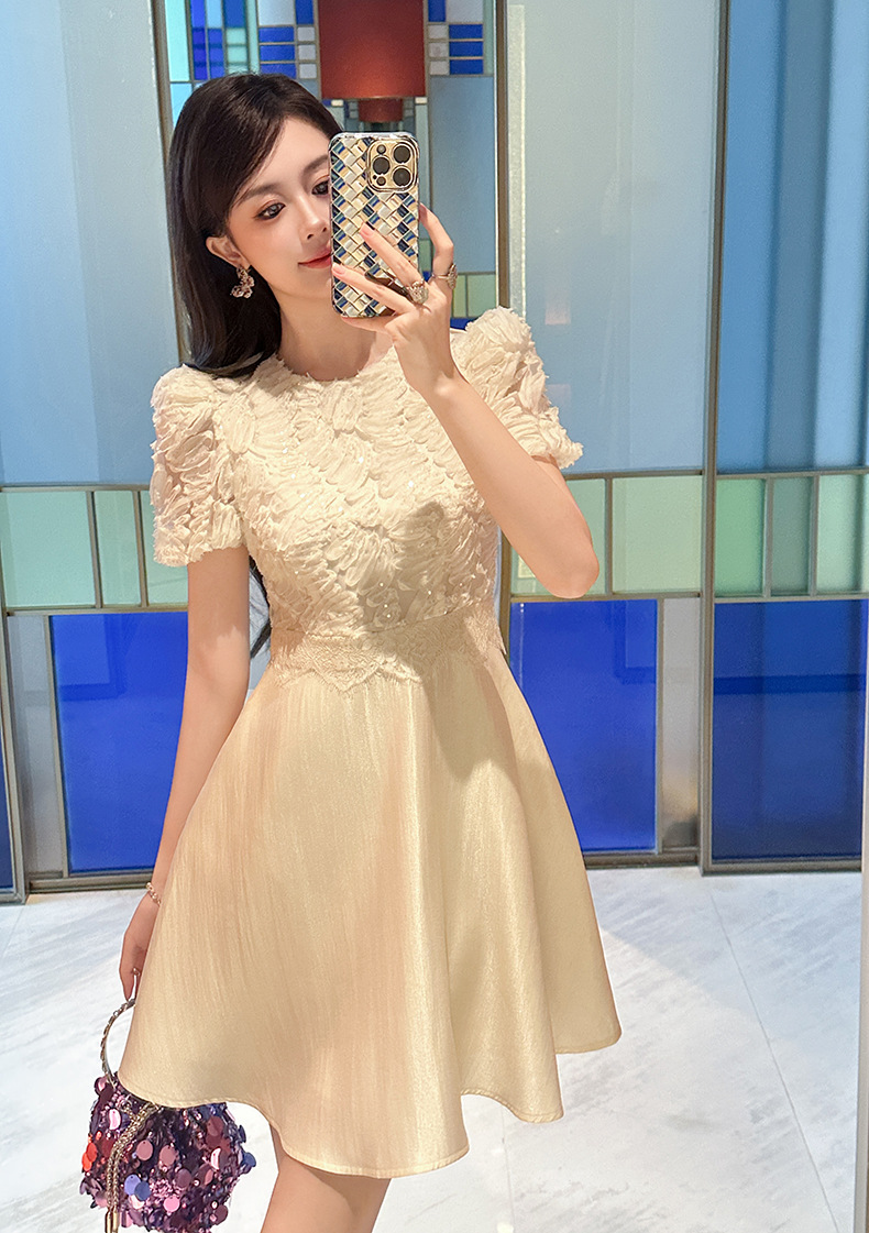 Đầm suông nữ midi cổ tròn tay ngắn thắt eo kiểu Pháp — Kem mơ chi tiết 1