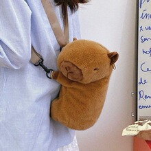 新款卡皮巴拉水豚趴趴书包毛绒绒包包双肩背包可爱公仔玩偶零钱包