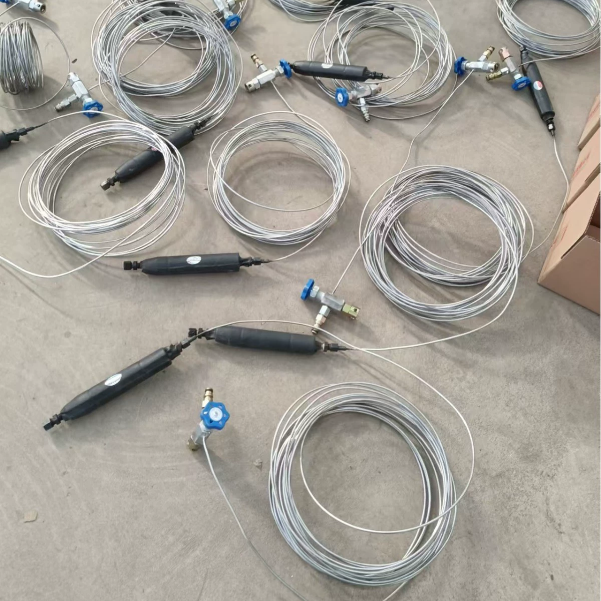 Поставка механических датчиков напряжения типа HCZ для измерения деформации породы в скважинах при добыче угля.