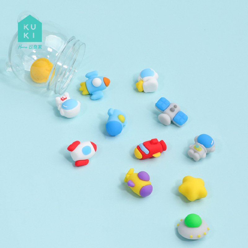 KUKI KOKI Home Eraser especial para estudiantes de primaria como dibujos animados para niños, sin caspa, papelería limpia y encantadora, como una goma de cuero.