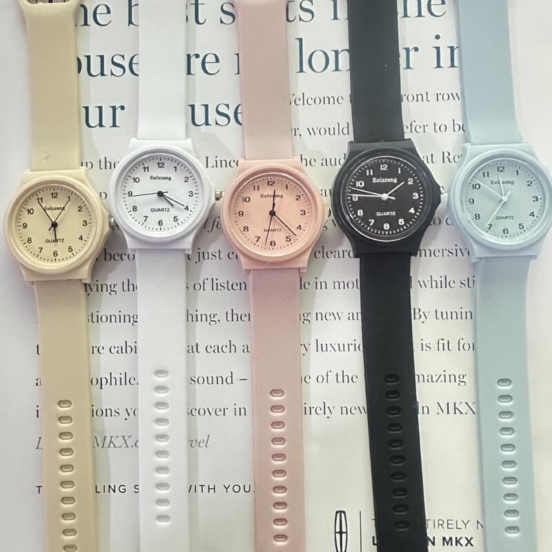 Exam-Specific Watch for Female High School Students, Analog Style for Class Timekeeping, Youthful Campus Style, Complexion-Enhancing Milk Tea Color