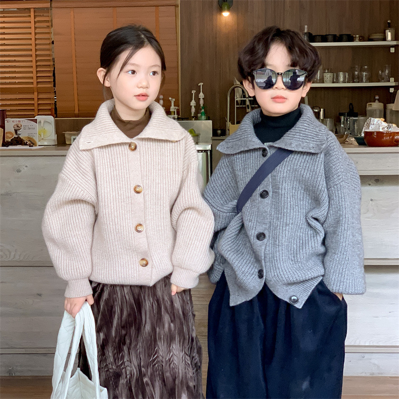 Versão coreana do suéter masculino e feminino 2023 outono/inverno novo cardigan de malha grossa infantil estiloso para bebês_voghion.com