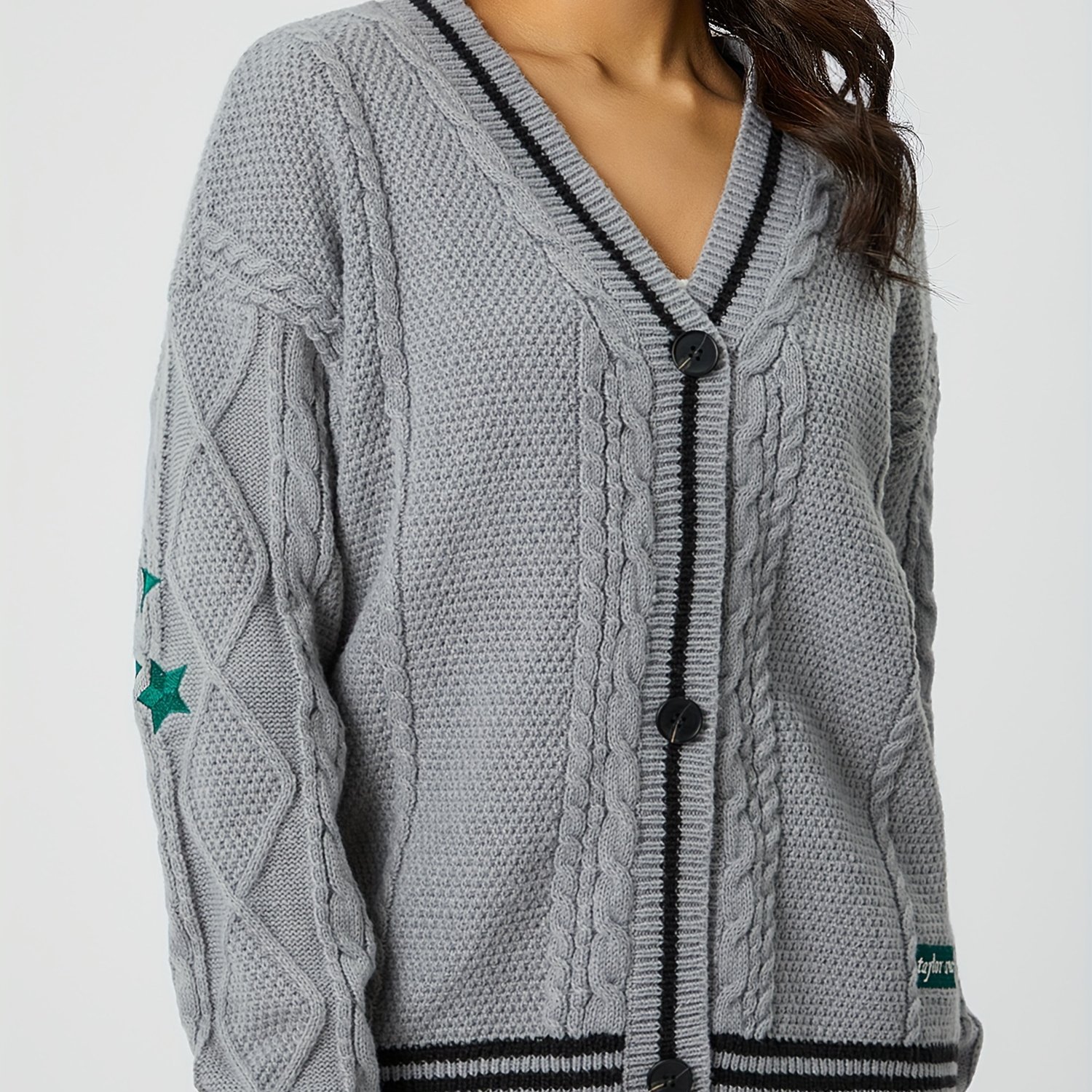 Europäische und amerikanische Damenbekleidung Herbst und Winter neue gestrickte bestickte Strickjacke Temperament Alter Reduzierung lose beiläufige Pullover äußere_voghion.com