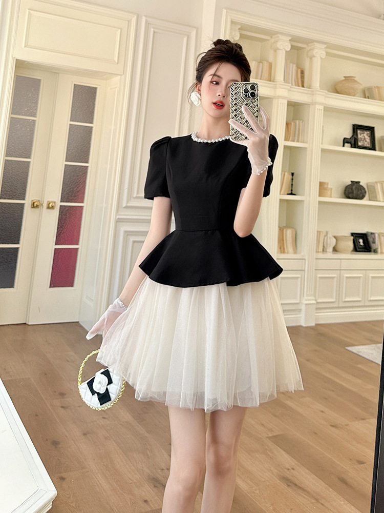 Đầm maxi nữ cổ tròn xếp bèo, thắt eo phối lưới, váy phồng dáng công chúa — đen
