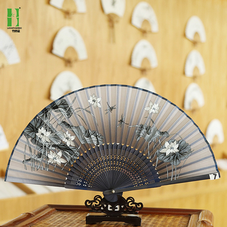 Ventilador antiguo estilo al por mayor Fan bolsa traje artesanía regalo ventilador cara de seda ventilador de publicidad estilo chino plegable ventilador femenino al por mayor