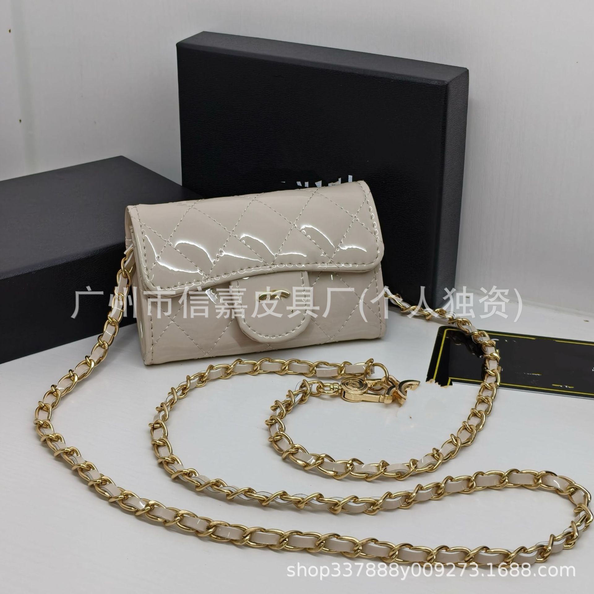 Patent leather gray