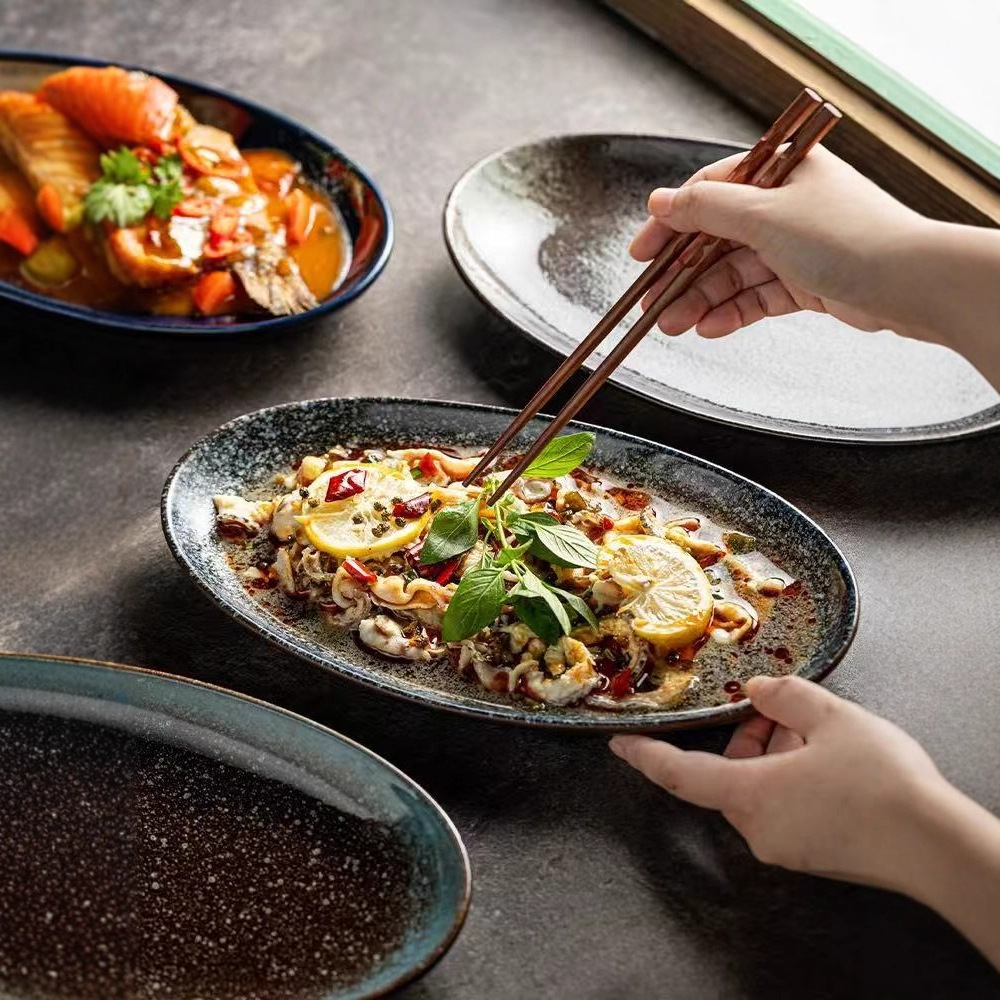 일본 세라믹 타원형 접시 가정용 접시 깊은 원형 접시 고추 생선 머리 접시 복고풍 식기 크리 에이 티브 생선 접시