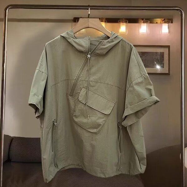 Solid color trend design short sleeve T-shirt with zipper with hood