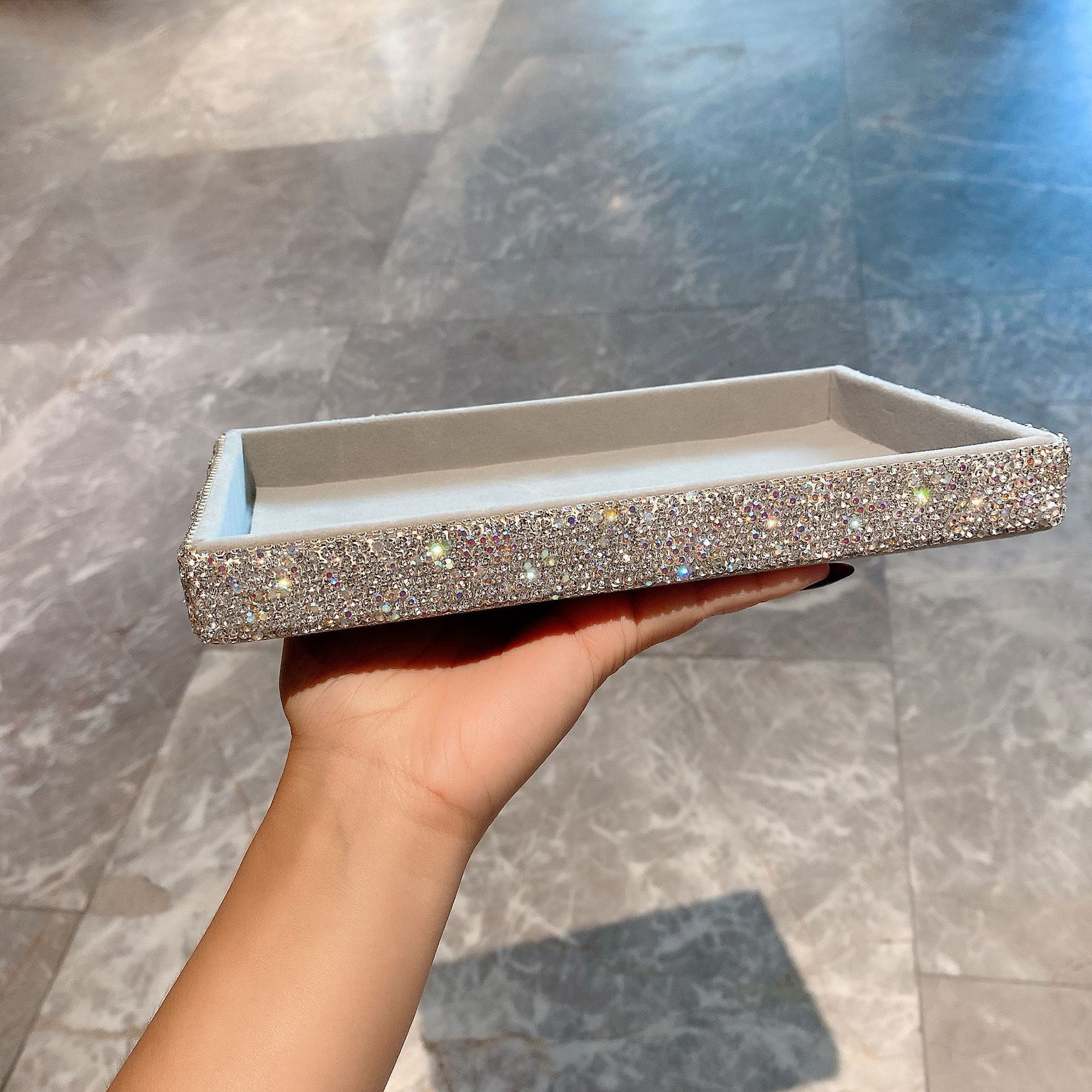 다이아몬드가 박힌 보석 상자 빈 접시