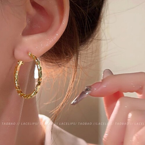 Minimalist Shattered Silver Circle Earrings 2025 High-End Hoop Earrings Unique Design Women's Earrings
