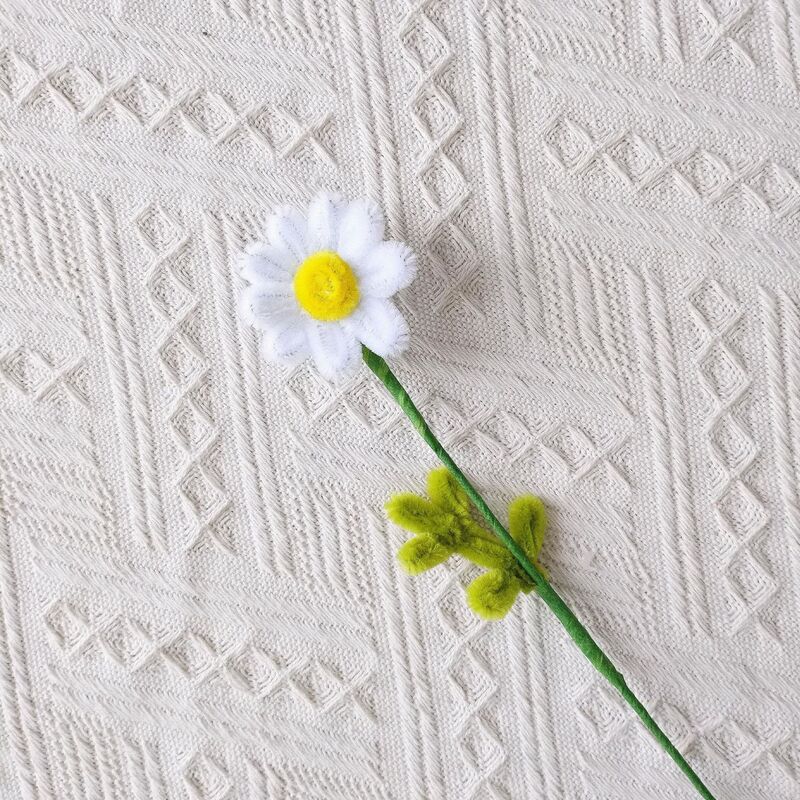 完成したシングルツイストスティック造花DIYブーケ、教師やクラスメートへのギフトとして、卒業記念品としてユリ|undefined