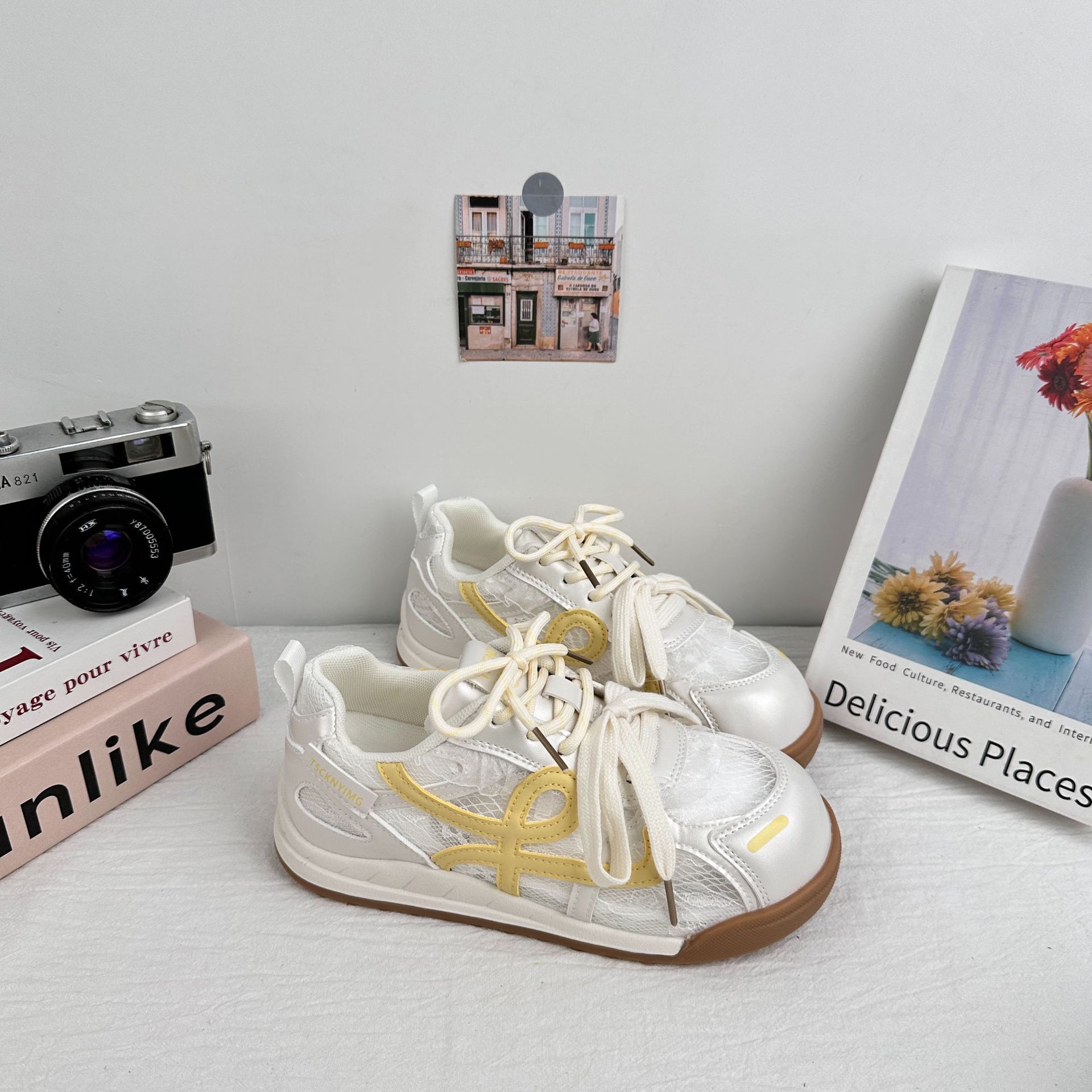 A9923 zapatos de skate de encaje de malla de verano para mujeres 2025 nuevo diseño de nicho en zapatos blancos de ballet de suela gruesa