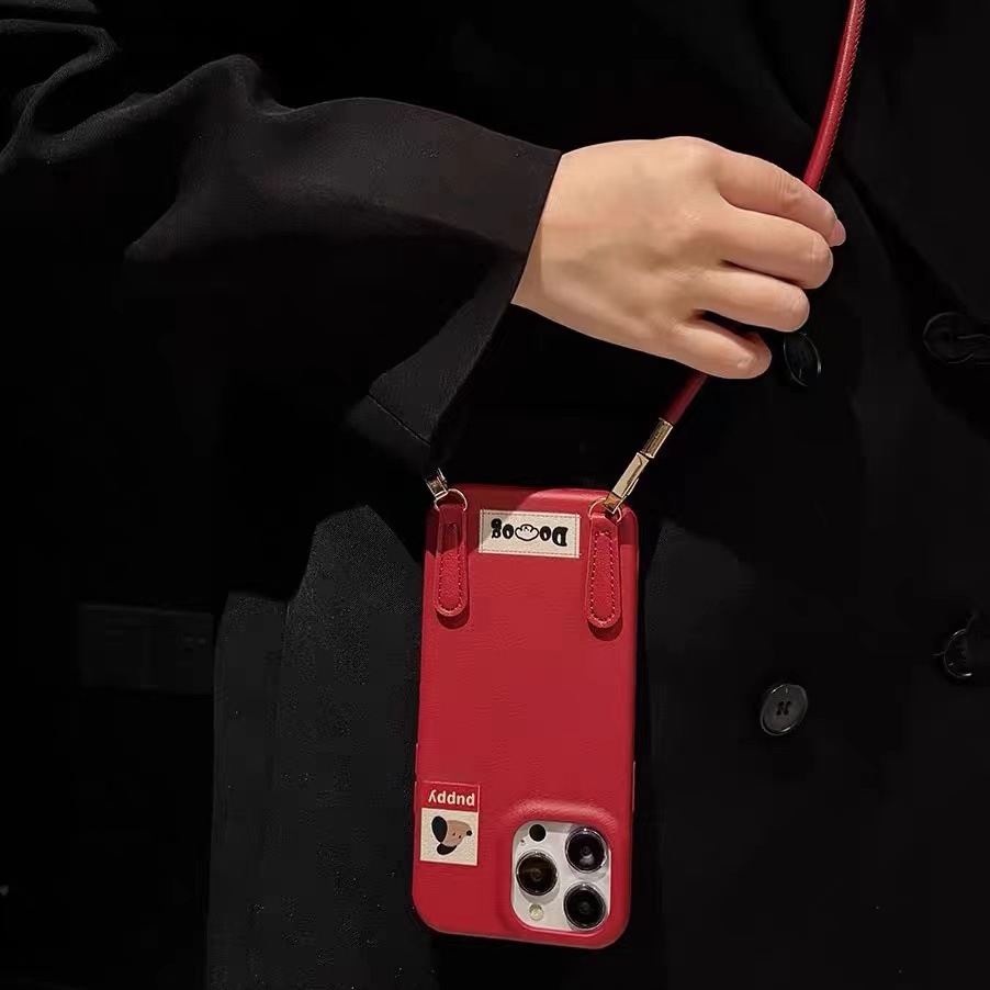 秋冬纯色皮质腊肠狗适用iPhone16ProMax斜跨15手机壳13苹果14手提