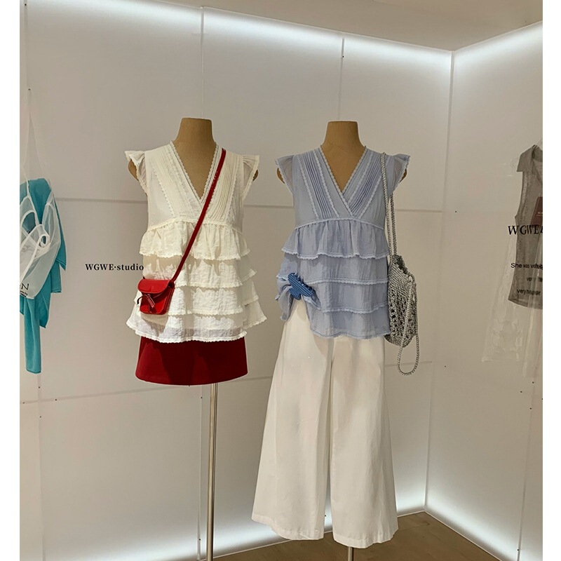 WGWE10454 Fairy-style light gauze Korean lace top with V-neck, ruffled edges, and small flutter sleeves WGWE10454 Fairy-style light gauze Korean lace top with V-neck, ruffled edges, and small flutter sleeves