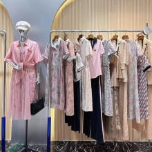 艾薇儿2025夏季新款女性韩版职场连衣裙修身舒适套装网红库存货源