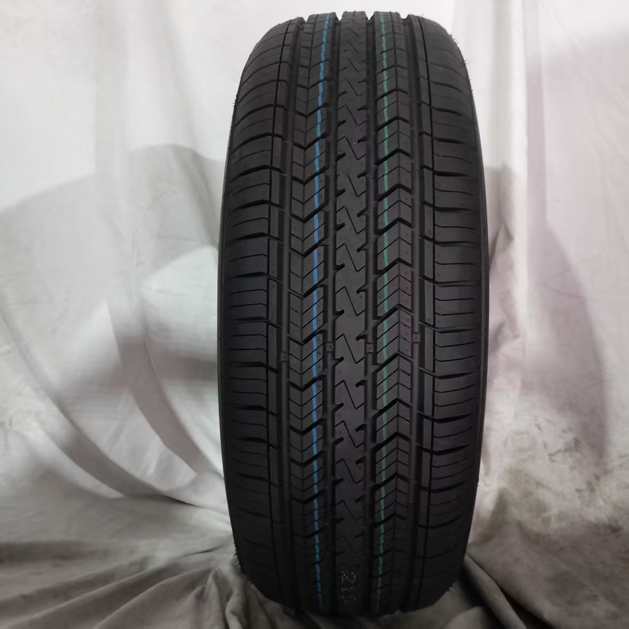 Brand New Genuine Car Tires with High Cost Performance, Model 2156515 Cs1, Wear-Resistant, Durable, and Suitable for Passenger Cars