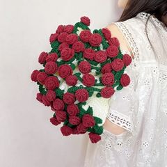 手作りの毛糸diyの花束の毛布の材料は鉤織のすずらんのバラの毛布を包んで花束の創意の贈り物になります。